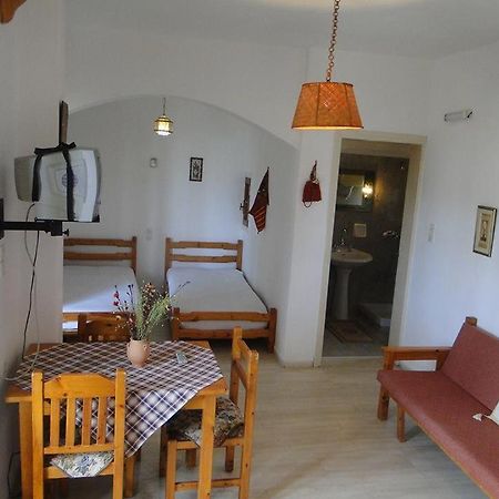 Apartamentos en primera línea de playa Mílatos Exterior foto