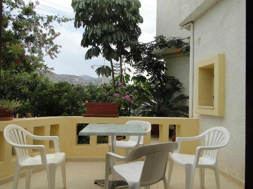 Apartamentos en primera línea de playa Mílatos Exterior foto