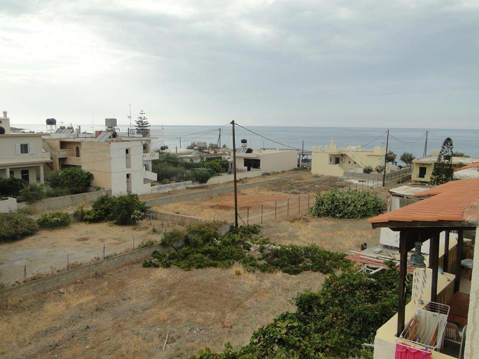 Apartamentos en primera línea de playa Mílatos Exterior foto