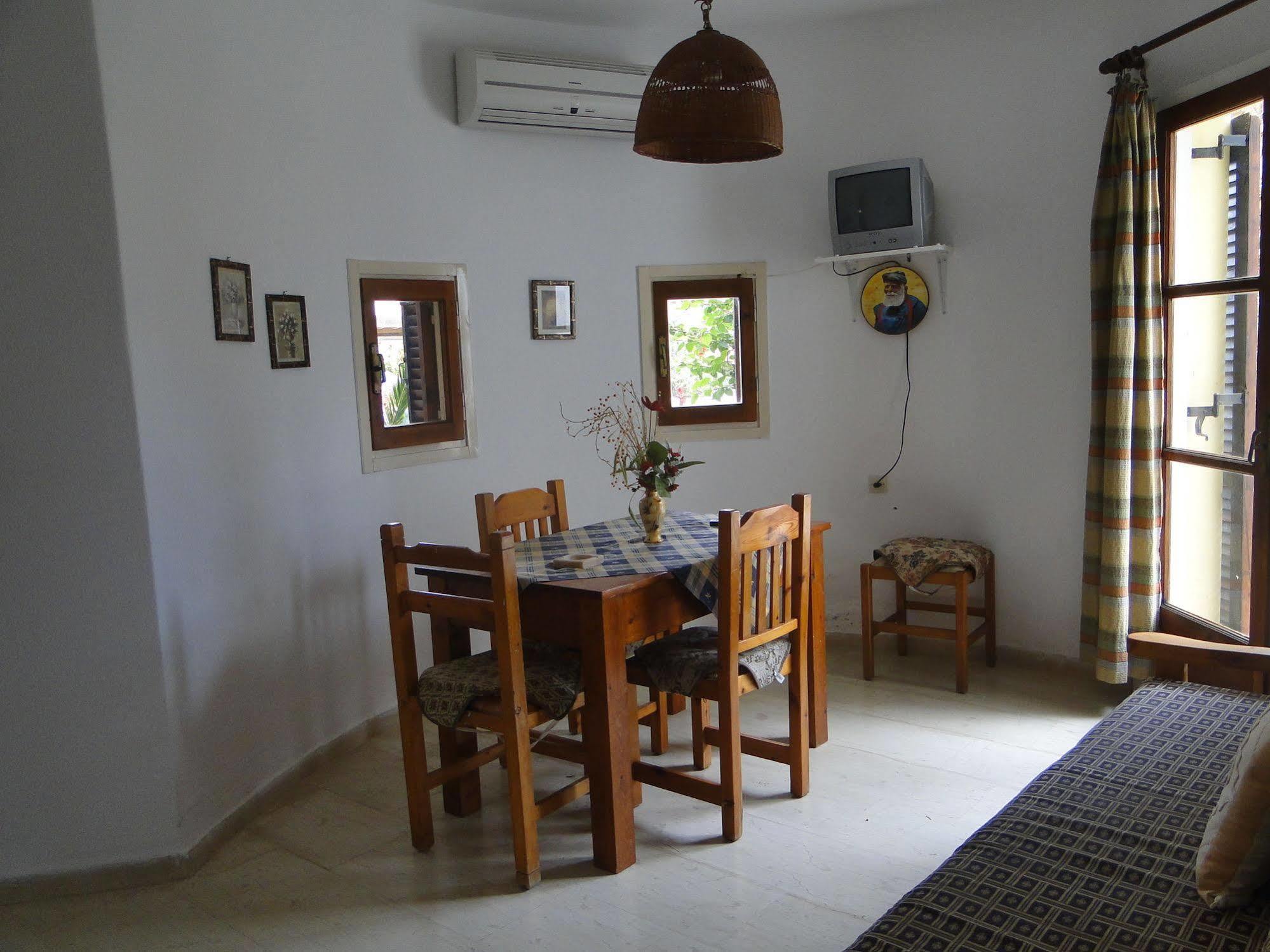 Apartamentos en primera línea de playa Mílatos Exterior foto